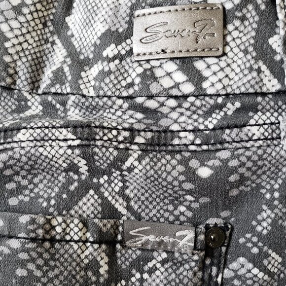 Snake print high rise gray and white skinny jeans size 16 - Picture 7 of 9